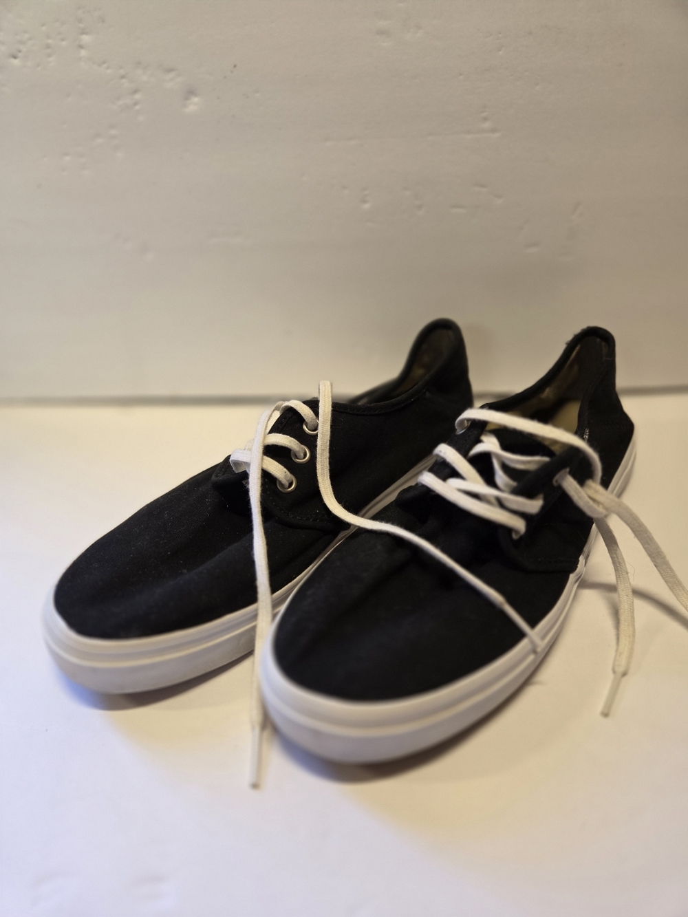 Vans Shoes Womens 8.0 ULTRA Cush Premium Black White 3-Eye Low Casual
